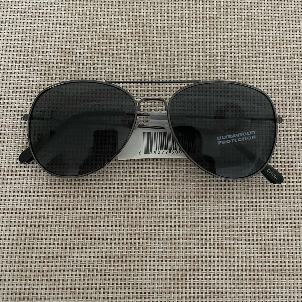 Black Ray-Ban Style Aviator Sunglasses - Picture 2 of 3